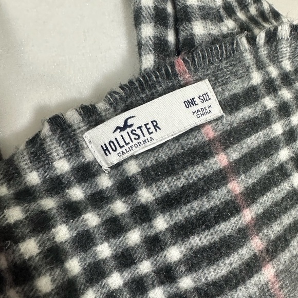 HOLLISTER Plaid Gray & Pink Body Scarf with Fringe - Picture 6 of 6